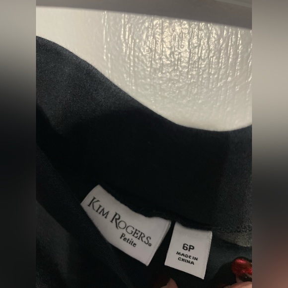 Kim Rogers Petite size 6 black stretchy capris - Picture 2 of 3